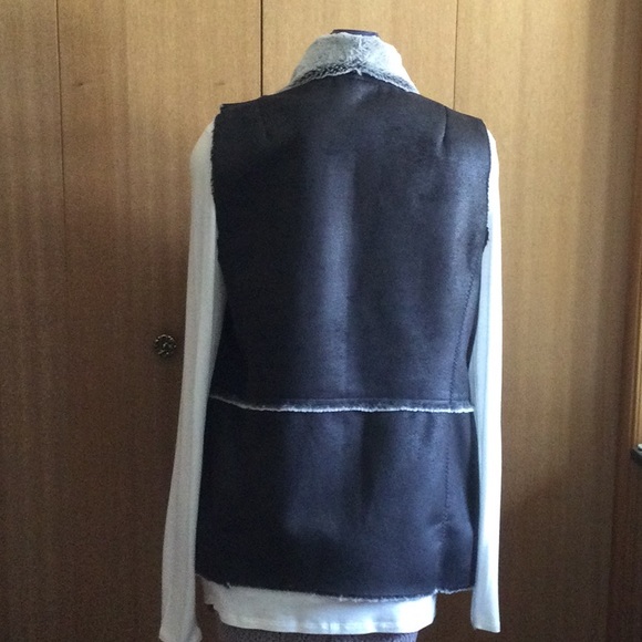 Jones New York Faux Leather Vest NWOT - Picture 2 of 9
